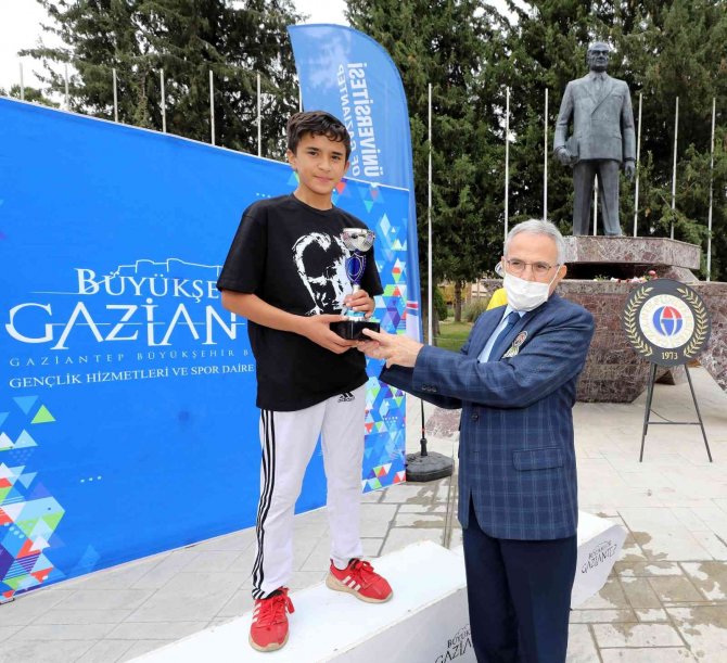 Gaün’de Öğrenciler Atatürk Anısına Koştu