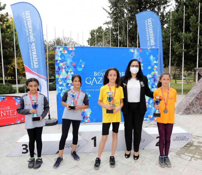 Gaün’de Öğrenciler Atatürk Anısına Koştu