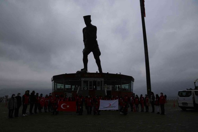 Arkadaşlarının Her 10 Kasım’da Yaptığını Bu Kez Onlar Yaptı