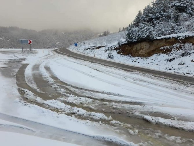 Küre’nin Yüksek Kesimleri Beyaz Örtüyle Kaplandı