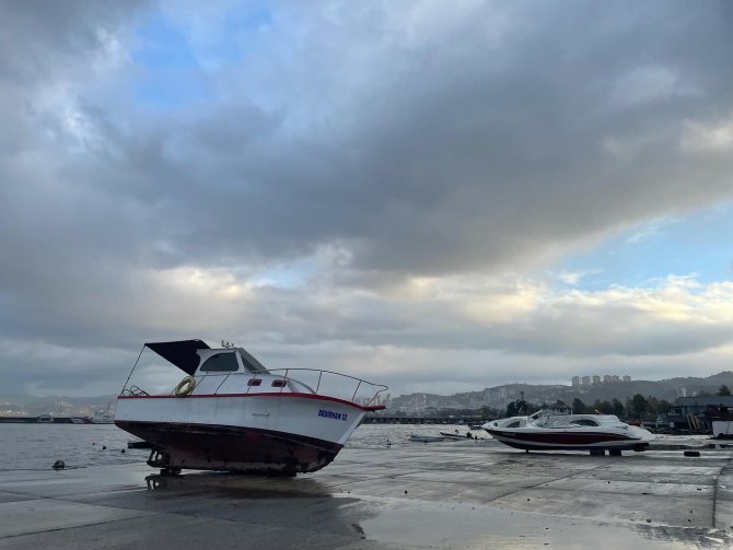 Kayıklar Karaya Çıktı