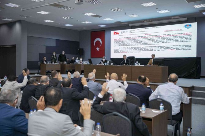 Seçer: "Seçim Kaybedeceğimi Bilsem Ranta Göz Yummayacağım"