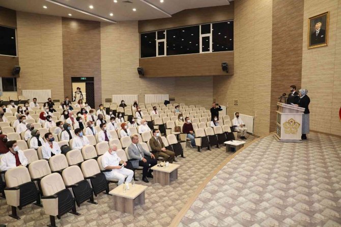 Akademik Gelişim Programı’nı Tamamlayan Meram Tıp Öğrencileri Sertifikalarını Aldı