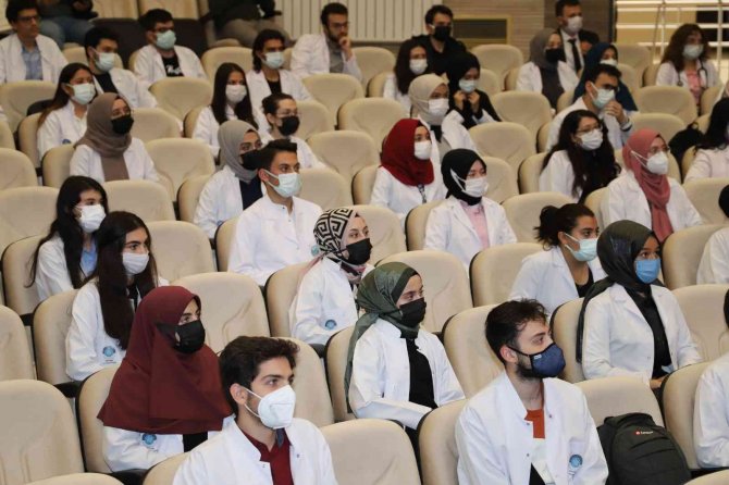 Akademik Gelişim Programı’nı Tamamlayan Meram Tıp Öğrencileri Sertifikalarını Aldı