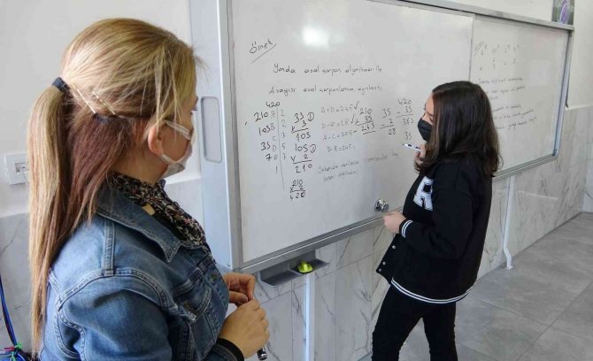 Mukaddes Öğretmen, Projesiyle Matematik Dersini Sevdirdi