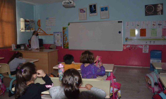 Yakakent 100. Yıl İ̇lkokulundan Büyük Başarı: Dünyada 250 Okul Arasına Girdi