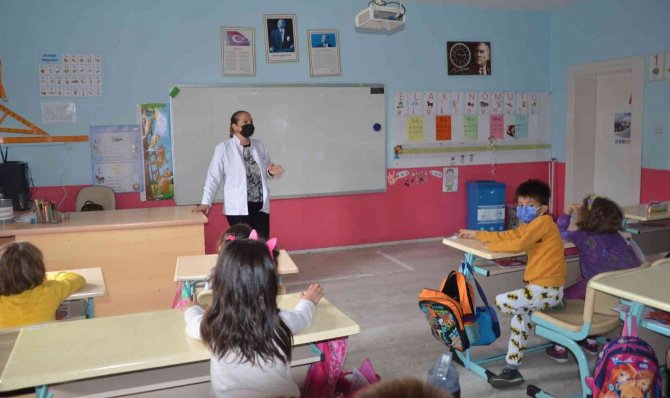 Yakakent 100. Yıl İ̇lkokulundan Büyük Başarı: Dünyada 250 Okul Arasına Girdi