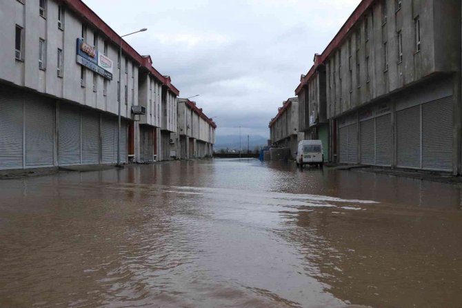 Samsun’da Sanayi Sitesini Su Bastı