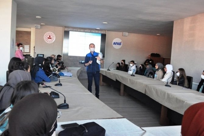 Şaphane Myo Öğrencilerine Afad’dan Kbrn Farkındalık Eğitimi
