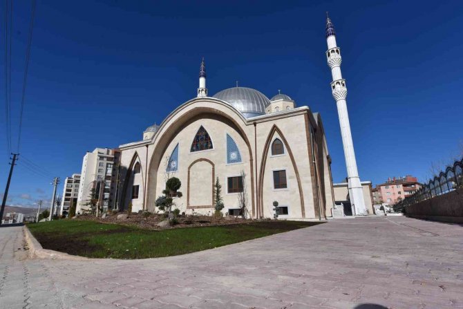Selçuklu’da Cami Avluları Yeşile Büründü