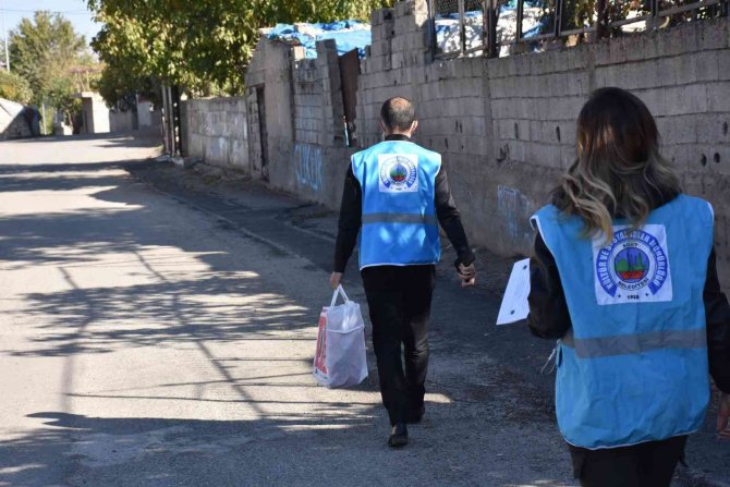 Siirt Belediyesi 2 Bin 300 Aileye ’Hoş Geldin Bebek’ Paketi Dağıttı
