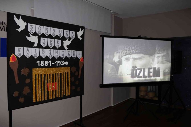 Minik Öğrenciler Büyük Önderi Andı