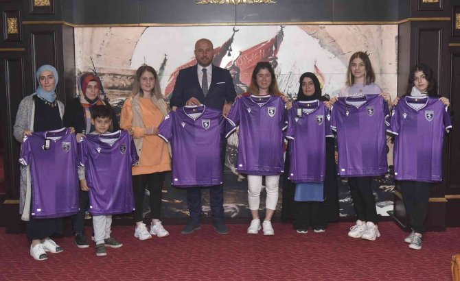 Tekkeköy’den Şiddet Mağduru Kadınlara ’Mor Samsunspor Forması’