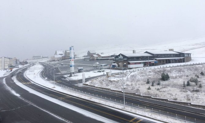 Erciyes Beyaza Büründü