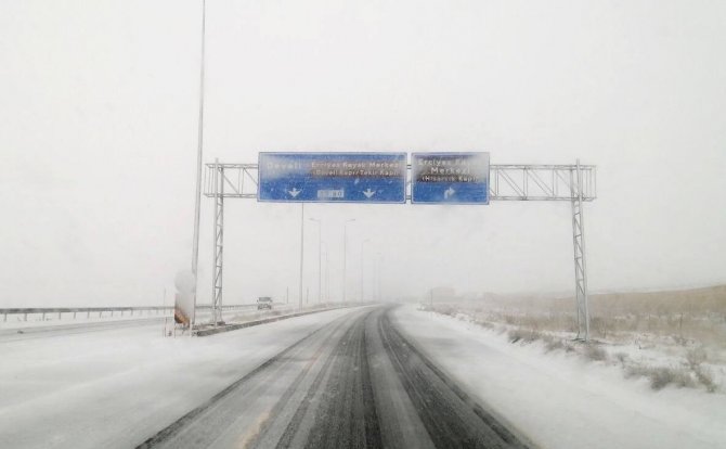 Erciyes Beyaza Büründü