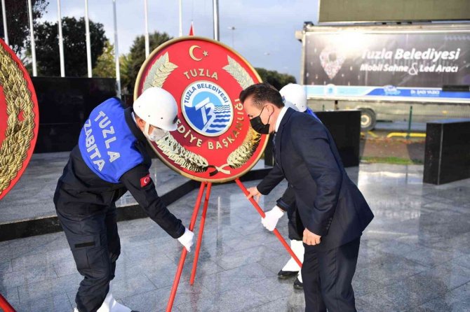 Tuzla’da 10 Kasım Atatürk’ü Anma Günü Dolayısıyla Çelenk Sunma Töreni Düzenlendi