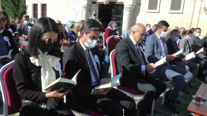 Peribacaları Arasında Kitap Okudular