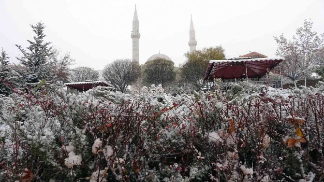 Yozgat’a Mevsimin İlk Karı Yağdı