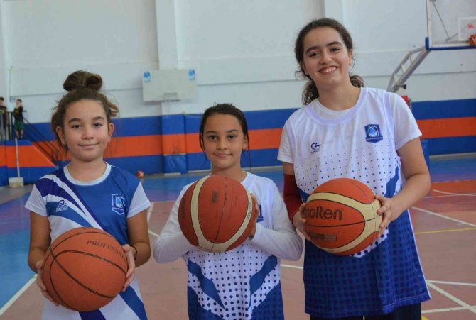 Yunusemre’de Kız Basketbol Okulu Açıldı