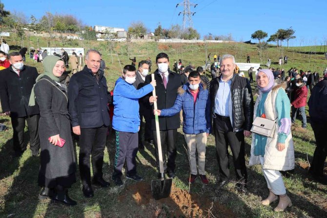 Sultangazi Belediyesi Öğretmenlere Dev Bir ‘Hatıra Ormanı’ Armağan Etti