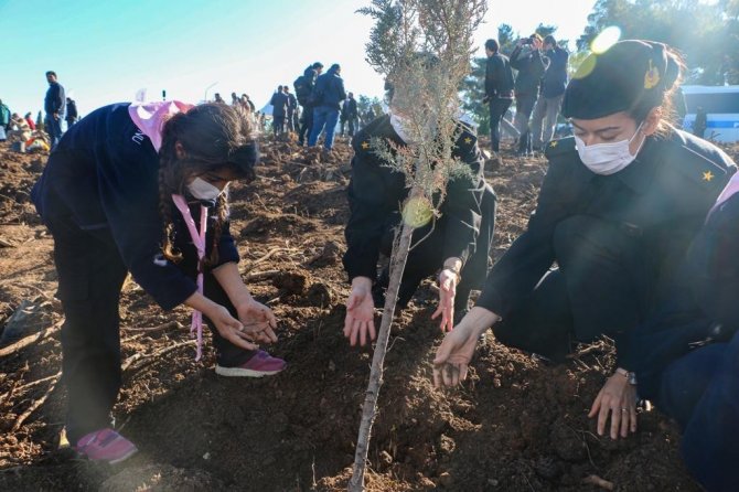 Bursa İ̇l Jandarma Komutanlığı 6 Bin Fidanı Toprakla Buluşturdu