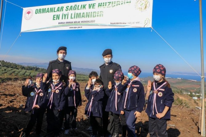 Bursa İ̇l Jandarma Komutanlığı 6 Bin Fidanı Toprakla Buluşturdu
