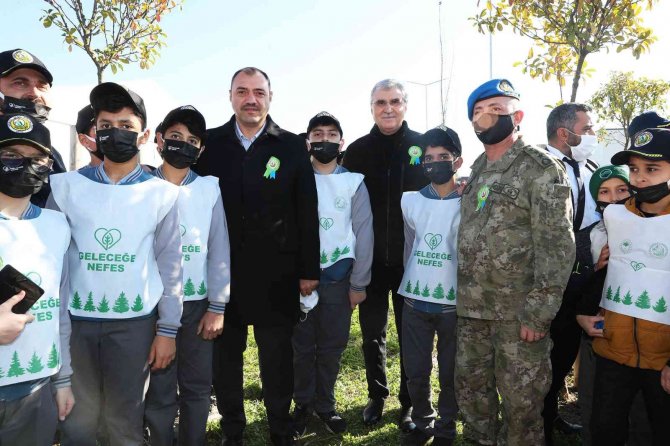 Tüm İnsanlığa Nefes Olmak İçin Fidanları Toprakla Buluşturdular