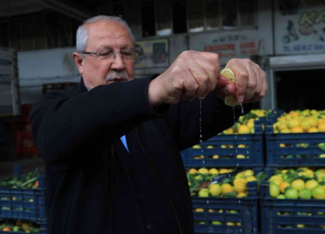 Adana’da Limonun Kilosu Halde 25 Kuruşa Düştü