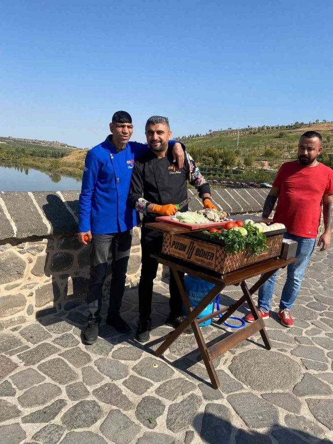 Tarihi Köprüde ‘Piton Döner’ Yaptı