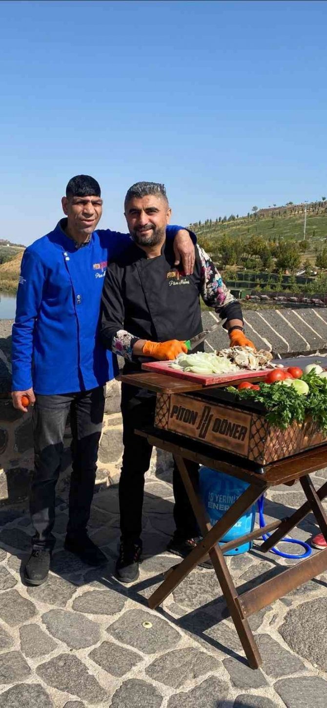 Tarihi Köprüde ‘Piton Döner’ Yaptı