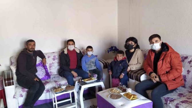 Ağrı’da Öğretmenler Öğrencilerine Misafir Oluyor