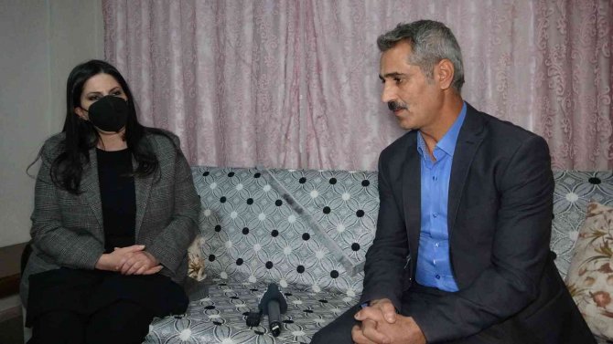 Ak Parti’li Sarıeroğlu, Türkkan’ın Küfür Ettiği Şehit Ailesini Ziyaret Etti