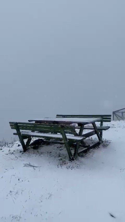 Artvin’in Arhavi İlçesinde Bulunan Nopapeni Yaylası’na Mevsimin İlk Karı Düştü