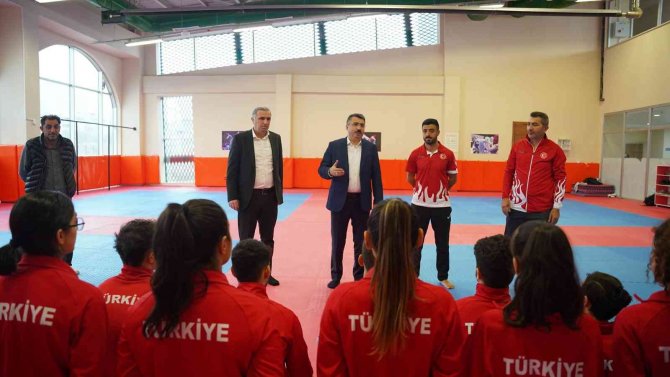 Şampiyonları Başkan Yılmaz Uğurladı