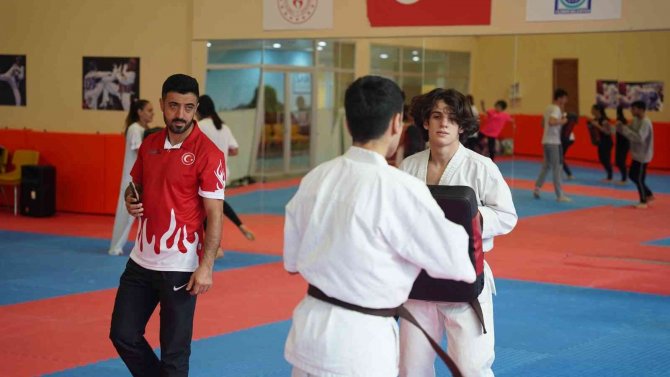 Şampiyonları Başkan Yılmaz Uğurladı