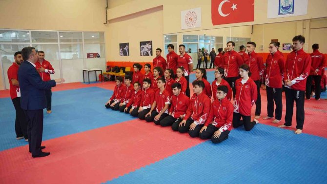 Şampiyonları Başkan Yılmaz Uğurladı
