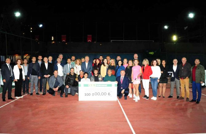 Tenis Turnuvası Eğitime Destek Oldu