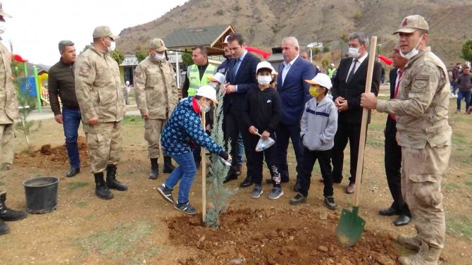 Batman’da Dikilen Fidanlara 15 Temmuz Şehitlerinin İsimleri Verildi