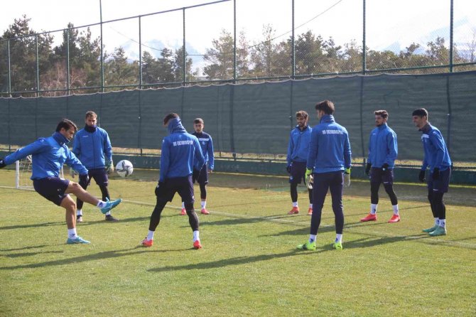 Erkan Sözeri: “Spor Camiasının Halis Özkahya Gibi Hakemlere İhtiyacı Var”