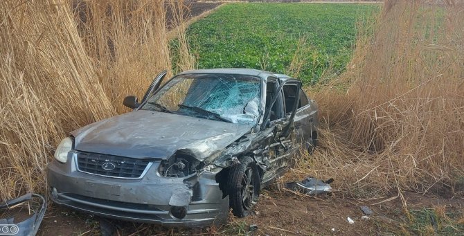 Otomobiller Çarpıştı: 2 Yaralı