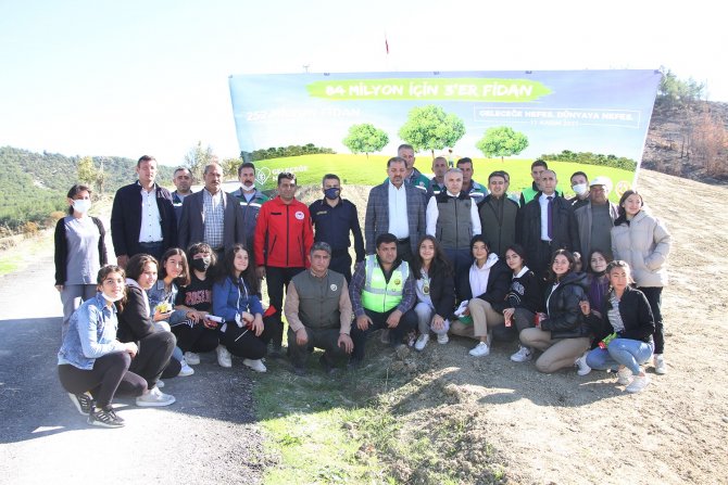 3 Ay Önce Yanan Orman, ’Milli Ağaçlandırma Günü’nde Yeniden Ağaçlandırıldı