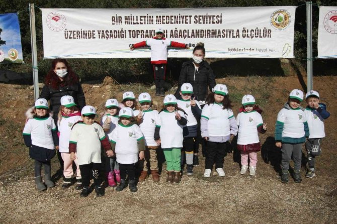 Bursa’da Binlerce Fidan Toprakla Buluştu