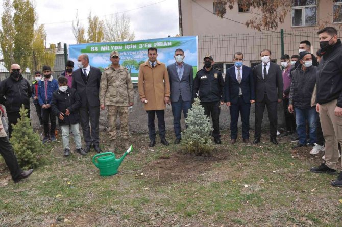 Bulanık’ta Fidan Dikimi