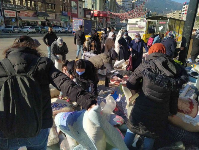 Sabah Erkenden Halı Almaya Koştular