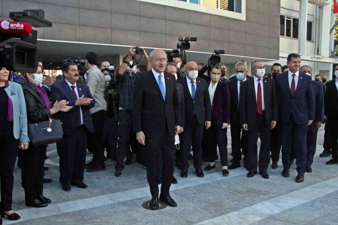 Kılıçdaroğlu’ndan Böcek’e Nazar Boncuğu