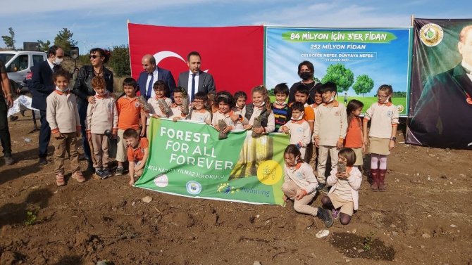 Datça’da Bin Adet Fidan Toprakla Buluştu