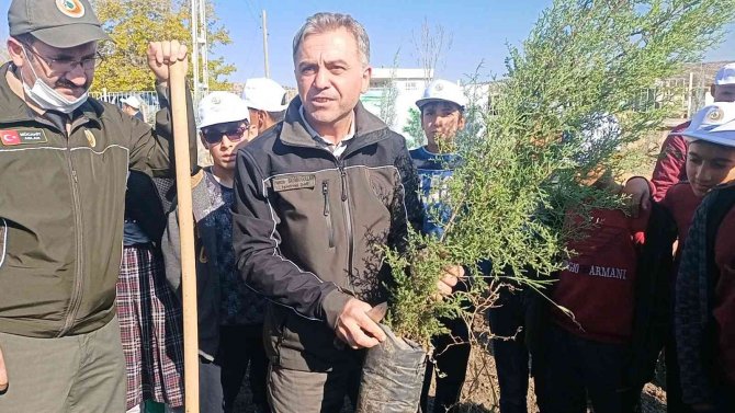 Dicle İlçesinde Milli Ağaçlandırma Günü Etkinliği