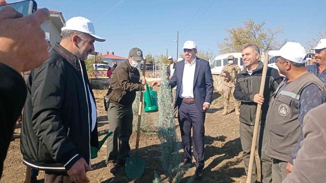 Dicle İlçesinde Milli Ağaçlandırma Günü Etkinliği