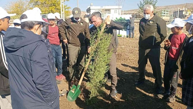 Dicle İlçesinde Milli Ağaçlandırma Günü Etkinliği