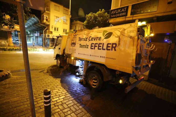 Efeler’de Temizlik Çalışmaları Aralıksız Sürüyor